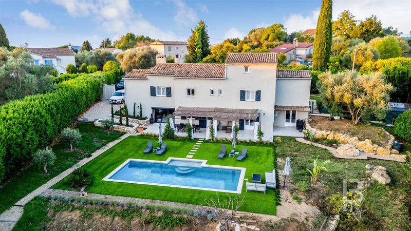 Maison - 315 m² - 8 pièces