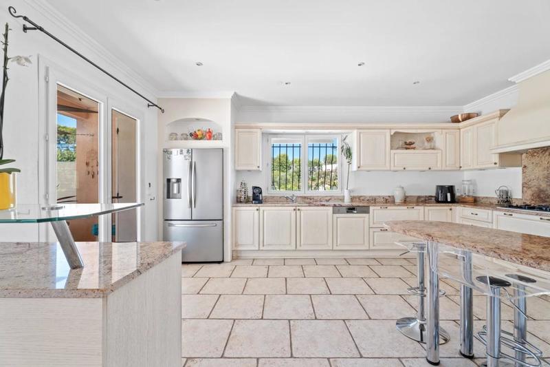 Villa - 256 m² - 8 pièces