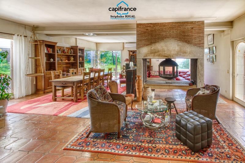 Propriété - 250 m² - 7 pièces