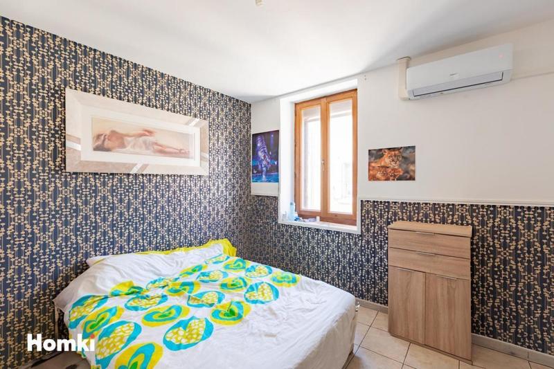 Maison - 250 m² - 8 pièces