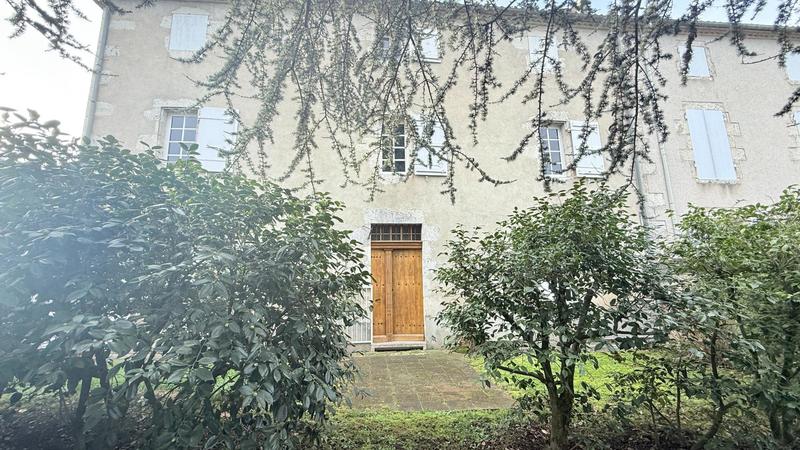 Maison - 290 m² - 6 pièces