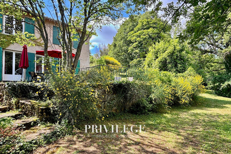 Maison - 225 m² - 7 pièces