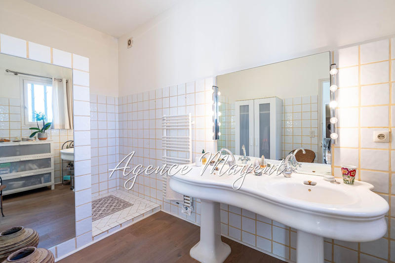 Maison - 220 m² - 5 pièces