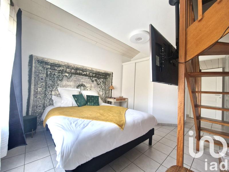 Maison - 225 m² - 8 pièces