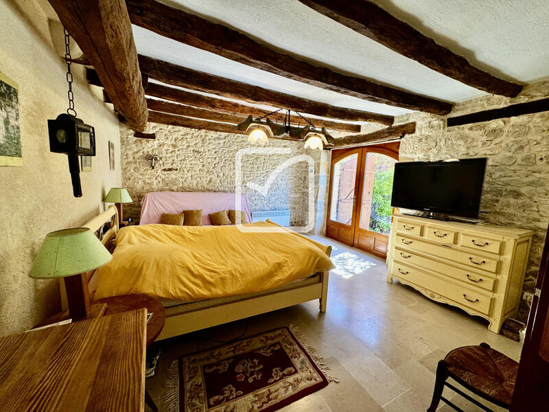 Maison - 254 m² - 7 pièces