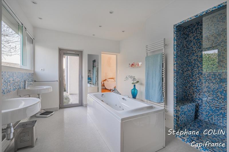 Maison - 239 m² - 7 pièces