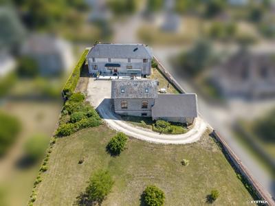 Maison - 240 m² - 9 pièces