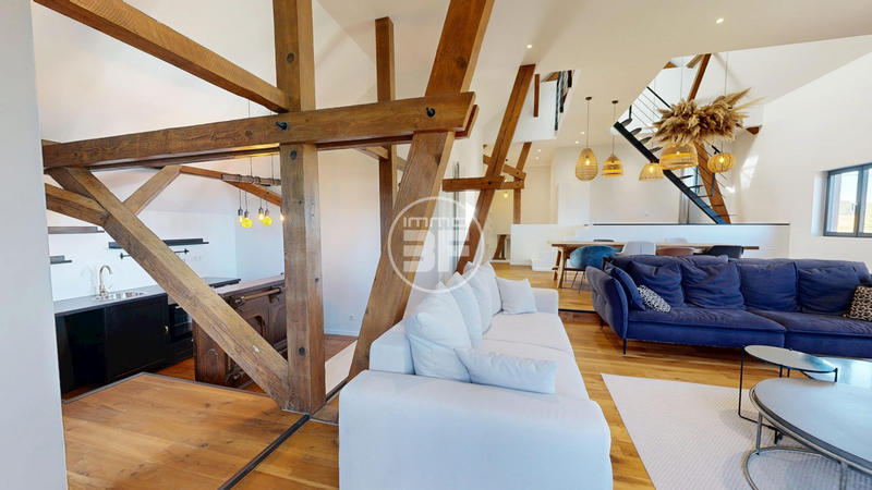 Maison - 239 m² - 6 pièces