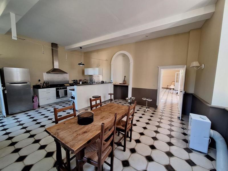 Maison - 208 m² - 8 pièces