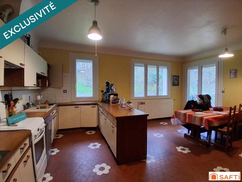 Maison - 180 m² - 8 pièces