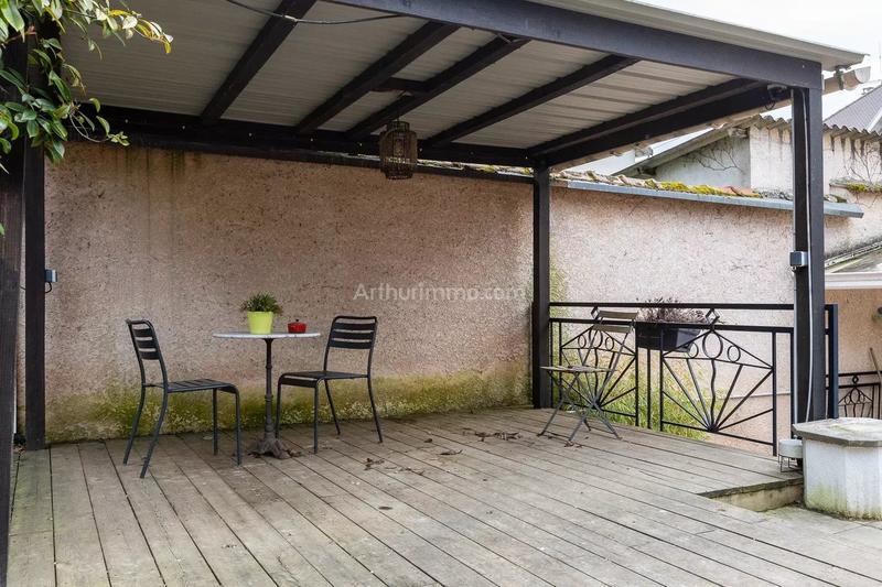 Maison - 237 m² - 9 pièces