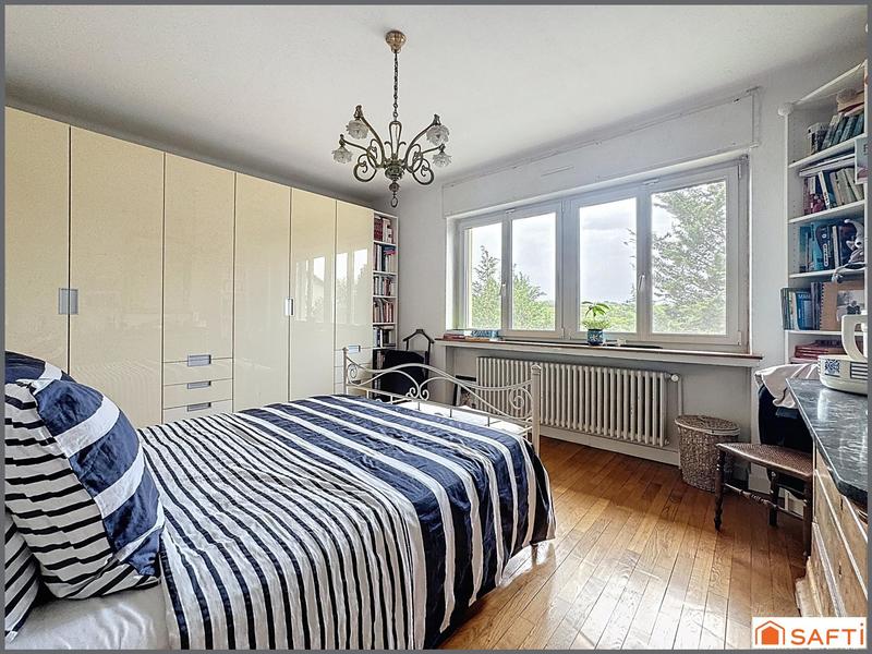 Maison - 200 m² - 8 pièces