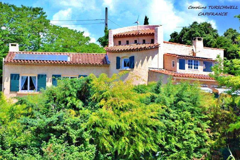 Maison - 273 m² - 9 pièces