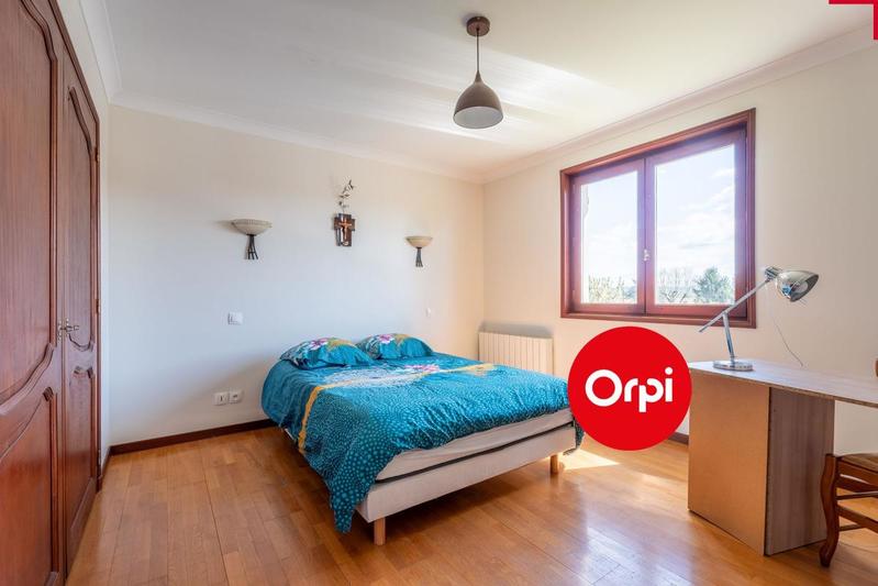 Maison - 250 m² - 6 pièces