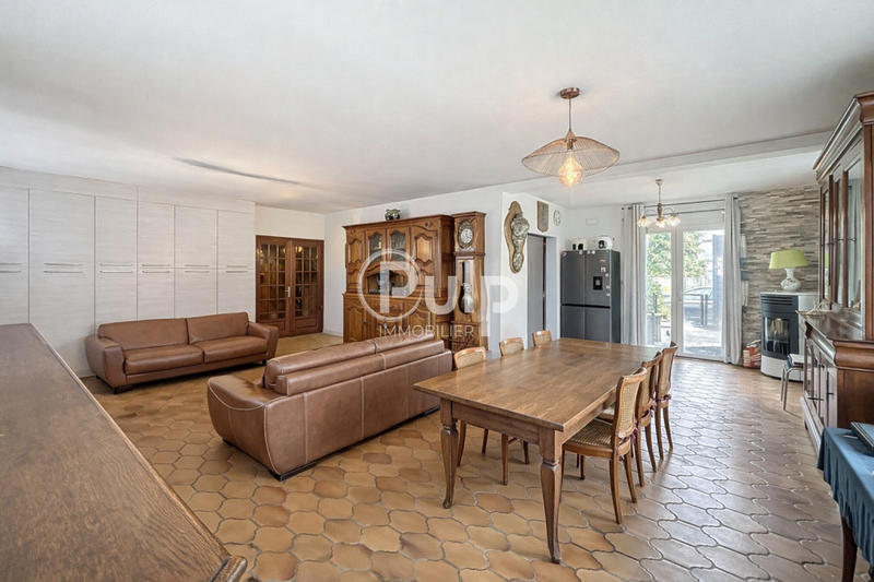 Pavillon - 220 m² - 8 pièces