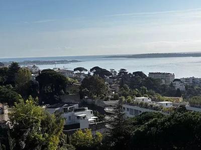 Appartement - 98 m² - 3 pièces