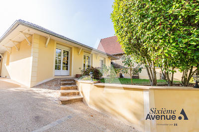 Maison - 189 m² - 8 pièces