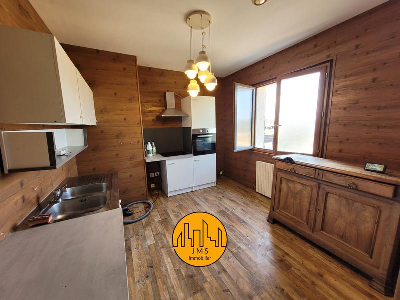 Maison - 240 m² - 8 pièces