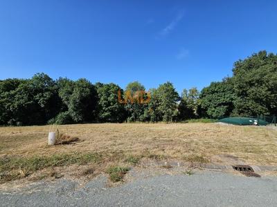 Terrain constructible - 1 000 m²