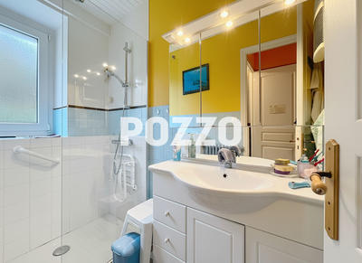 Maison - 180 m² - 9 pièces