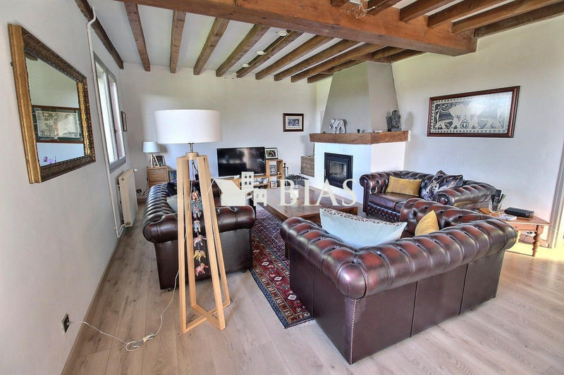 Maison traditionnelle - 187 m² - 7 pièces