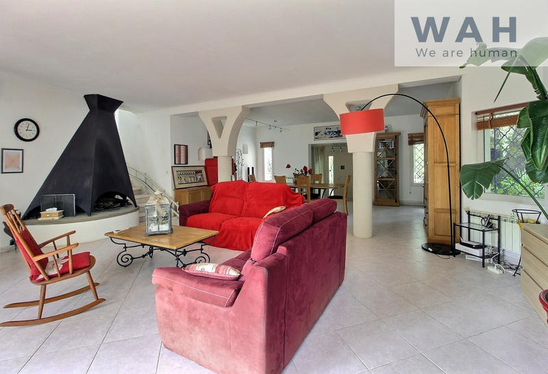 Villa - 272 m² - 6 pièces