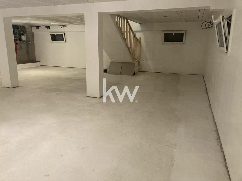 Maison - 331 m² - 7 pièces