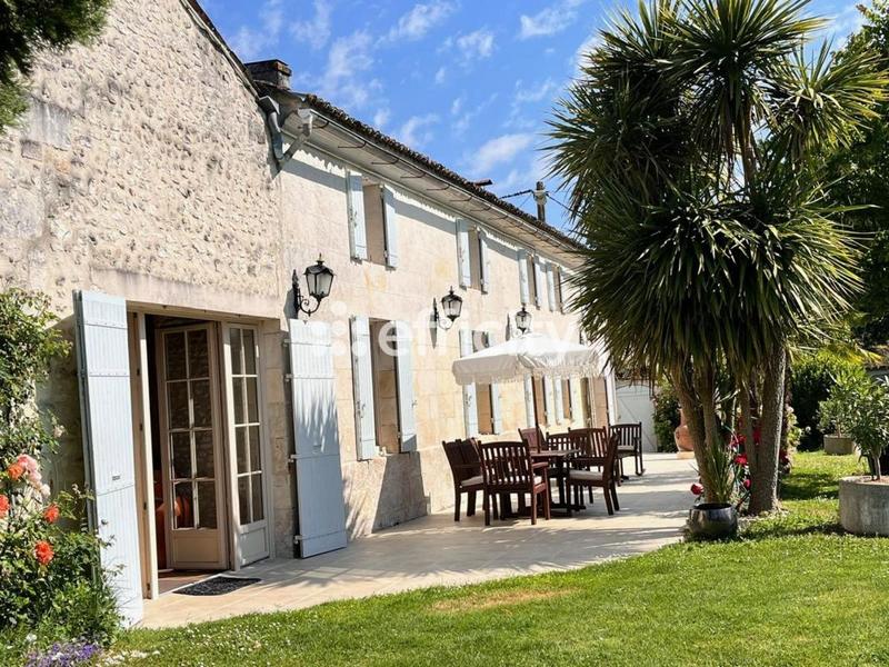 Demeure - 420 m² - 6 pièces