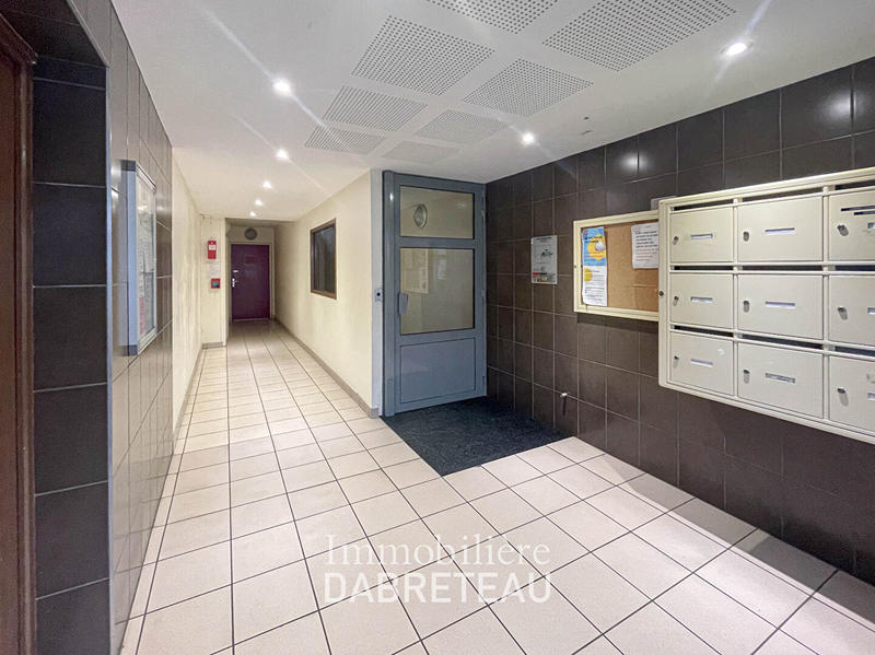 Local commercial - 93 m² - 3 pièces