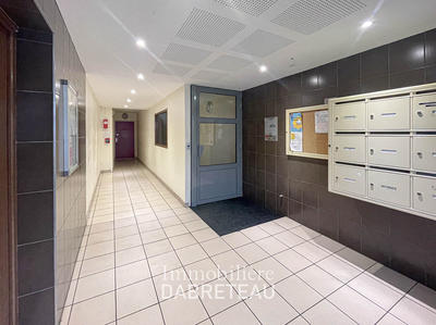 Local commercial - 93 m² - 3 pièces