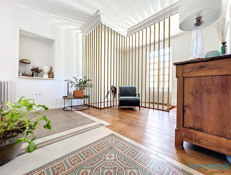 Maison - 300 m² - 8 pièces