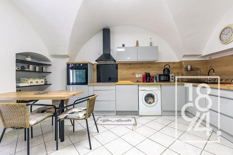 Maison - 182 m² - 8 pièces