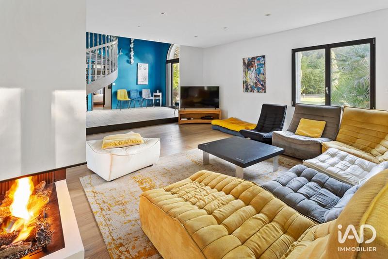 Maison - 283 m² - 8 pièces