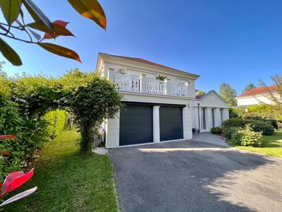 Villa - 212 m² - 8 pièces