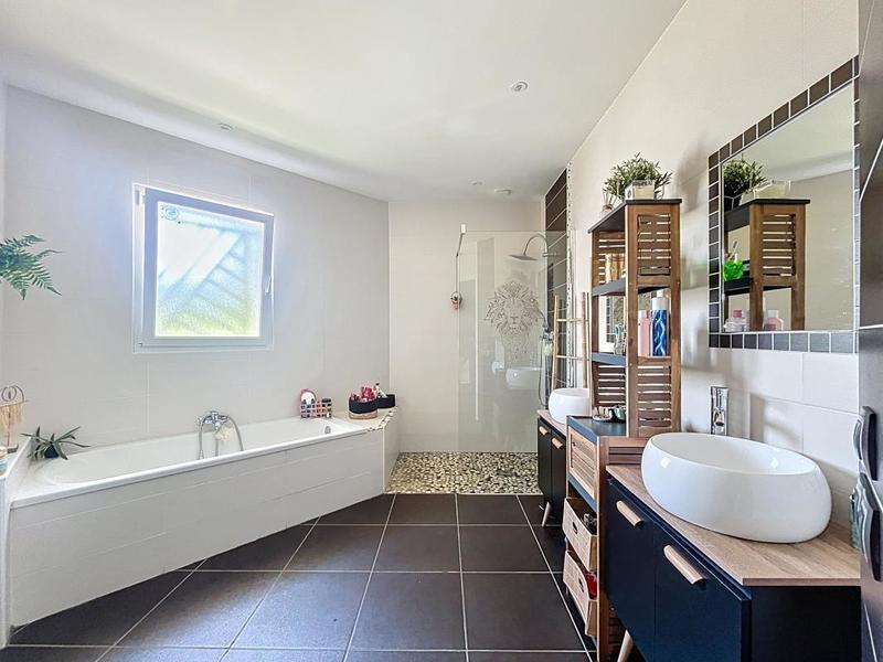 Maison - 160 m² - 5 pièces