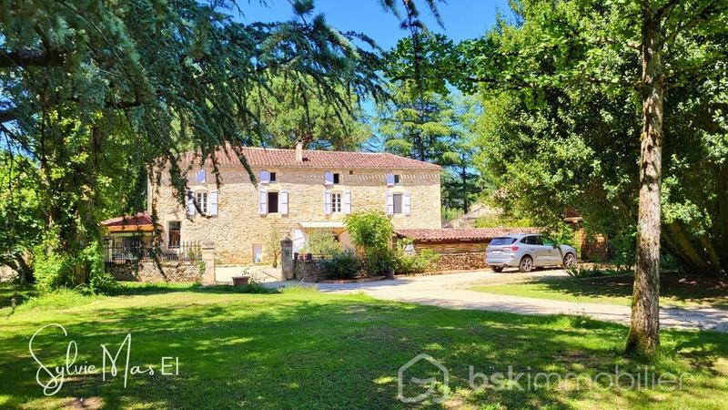 Propriété - 520 m² - 15 pièces