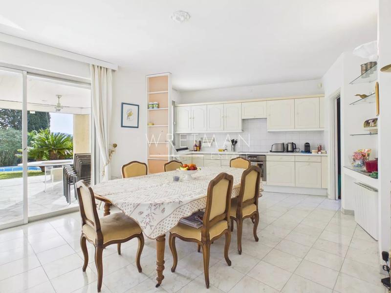 Villa - 219 m² - 5 pièces