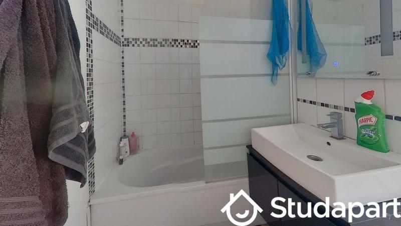 Chambre - 70 m² - 1 pièce