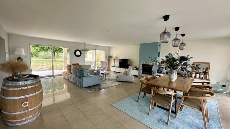 Maison - 200 m² - 8 pièces