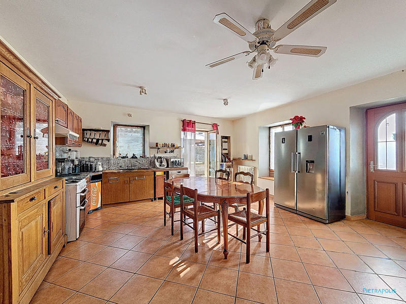 Maison - 195 m² - 7 pièces