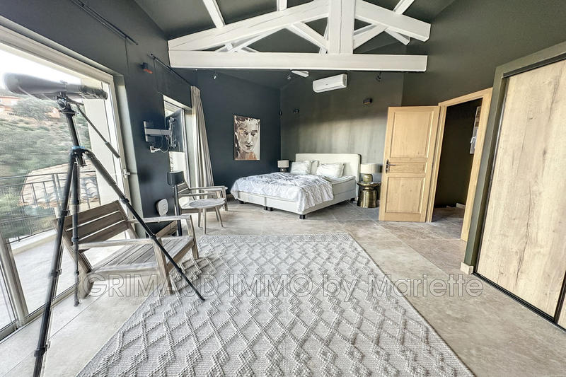 Villa - 300 m² - 6 pièces