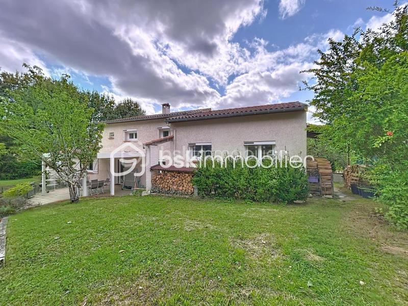 Maison - 230 m² - 9 pièces