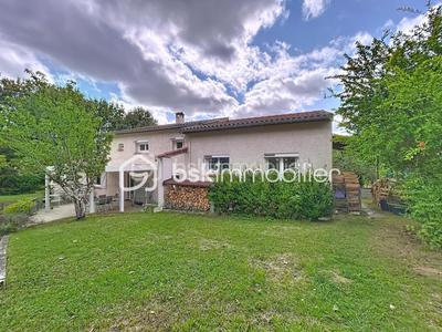 Maison - 230 m² - 9 pièces