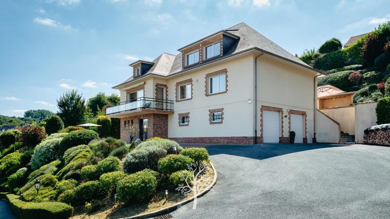 Maison - 278 m² - 7 pièces