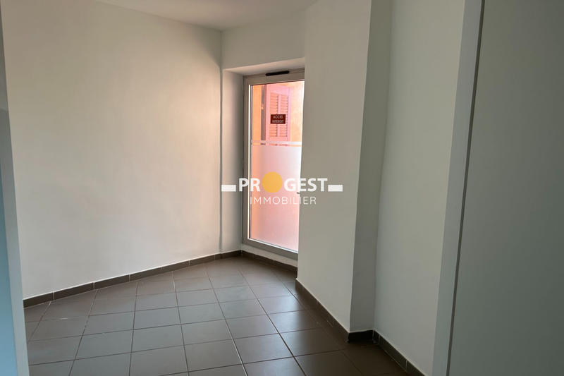 Local commercial - 44 m² - 2 pièces