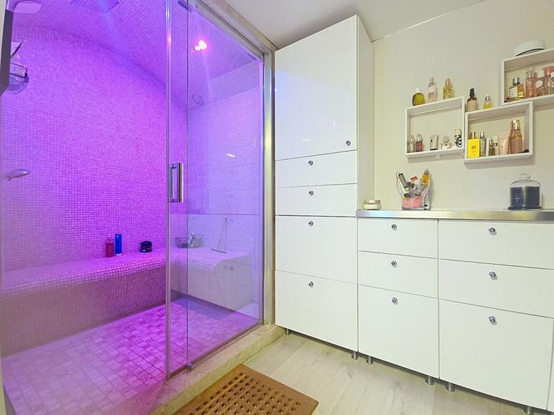 Demeure - 264 m² - 12 pièces