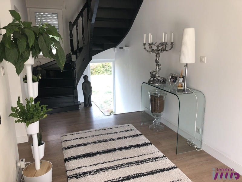 Maison - 240 m² - 9 pièces