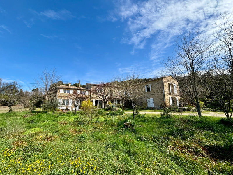 Mas - 260 m² - 17 pièces