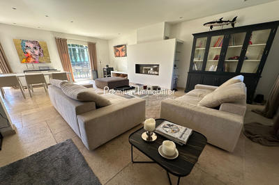 Maison - 220 m² - 5 pièces