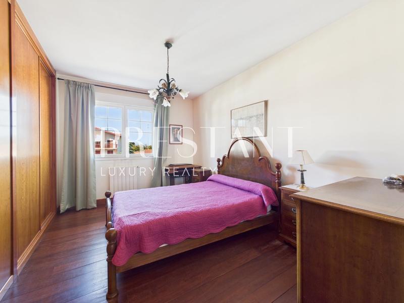 Maison - 230 m² - 6 pièces